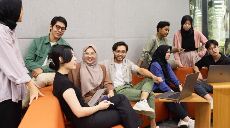 Sekolah Taman Kanak-Kanak Apple Tree Indonesia Membuka Posisi Guru dan Asisten Guru di Cabang Modernland & Senayan