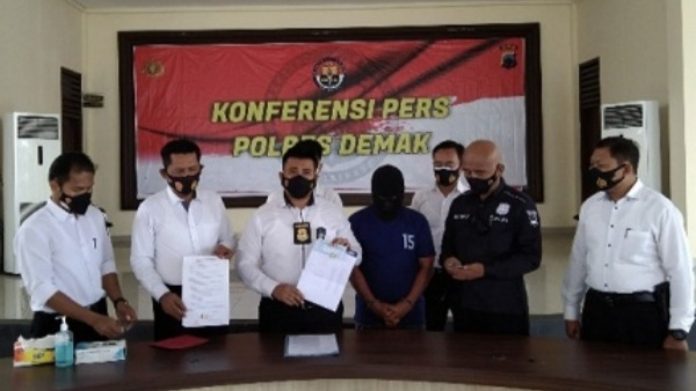 Attachment for Polsek Selatan Timur Tangkap Penipu Perak Antam, Korban Rugi Puluhan Juta Rupiah
