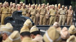 Kabar Mengejutkan! Kenaikan Gaji ASN, Pensiunan PNS Masih Tunggu Aturan