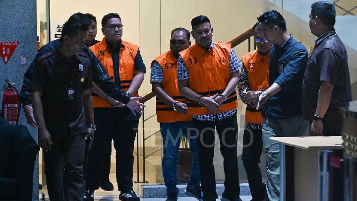 KPK Tahan 4 Tersangka Kasus Dana Hibah Jatim