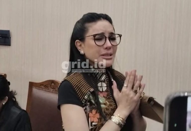 Air Mata Nikita Mirzani Pecah, Kecewa Tak Bisa Rayakan Ulang Tahun Anak Akibat Kasus Hukum