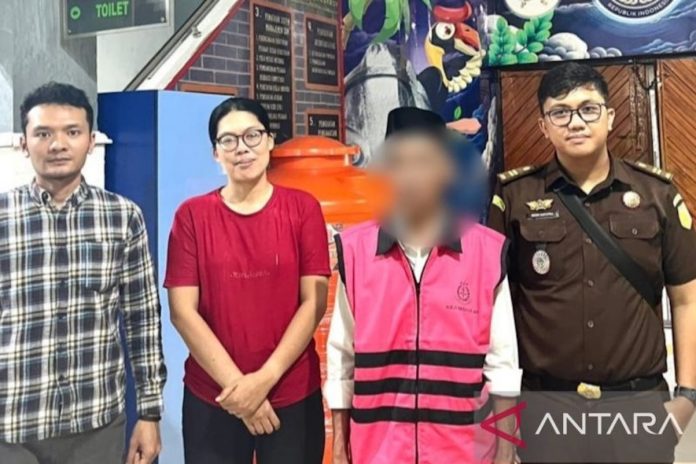 Attachment for Kades Rarampadende Ditahan Setelah Jadi Tersangka Korupsi Dana Desa