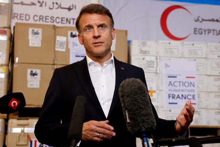 Krisis Politik Prancis Memuncak, Tekanan untuk Macron Mundur