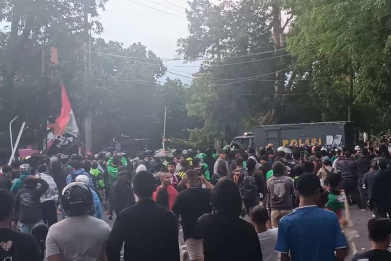 Pesangon PHK Dibayar Negara, 2 Karyawan Gugat ke MK