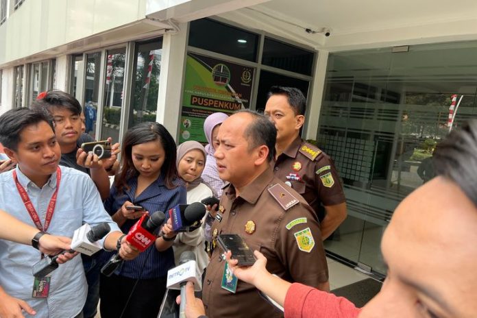 Attachment for Kejagung Ungkap Alasan Pembebastugasan Kajari Jakbar, Usai Jaksa Azam Gelapkan Uang Barang Bukti Kasus Robot Trading