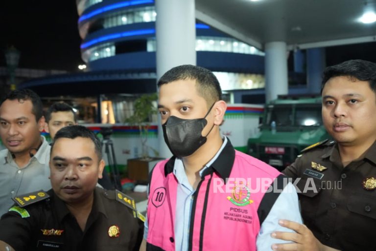 Berkas 9 Tersangka Korupsi Minyak Mentah Diserahkan ke Pengadilan Jakpus, Termasuk Anak Riza Chalid
