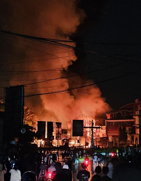 Kebakaran Truk BBM di Cianjur Padam, 15 Damkar Turun Tangan
