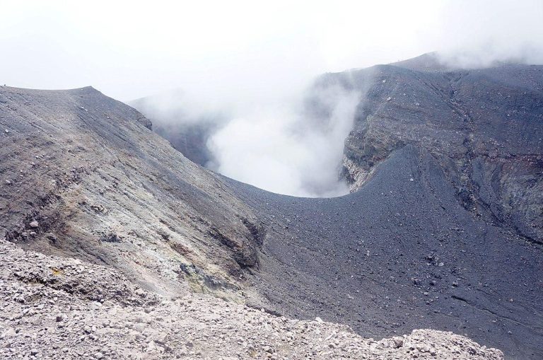 Gunung Marapi: Keindahan dan Bahaya yang Mengancam
