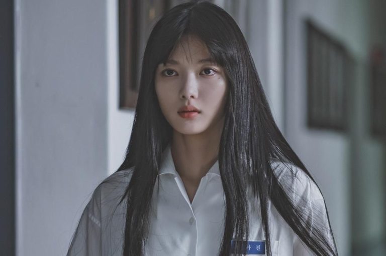 Profil 7 Pemain Dear X: Kim Yoo Jung Tampil Mengguncang