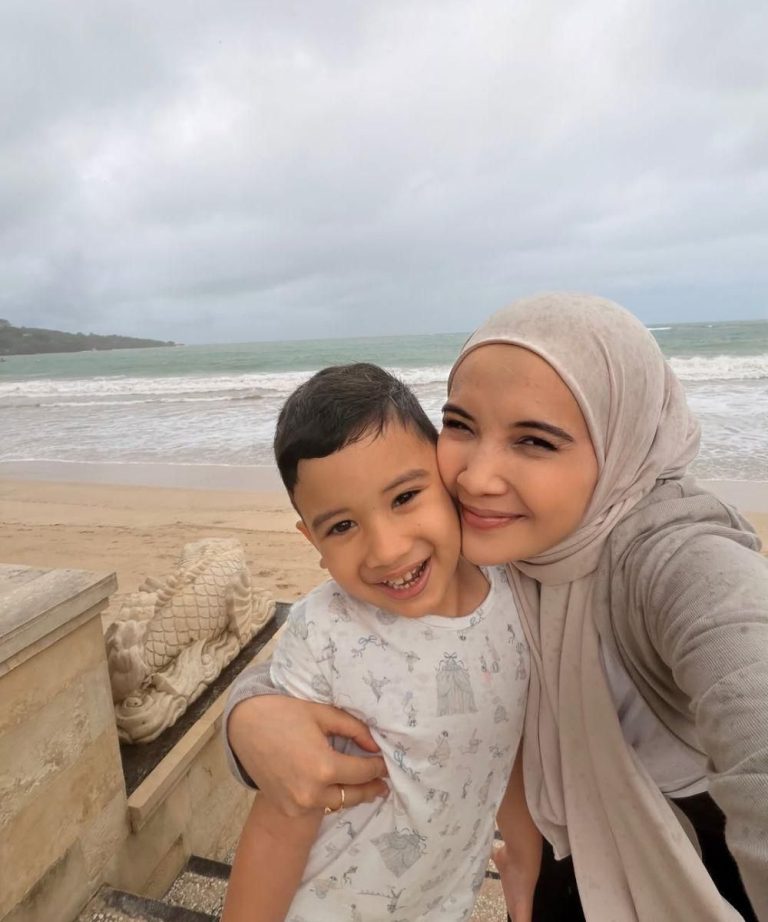 7 Foto Kebersamaan Zaskia dan Ukkasya Menjelang Kelahiran Anak Kedua