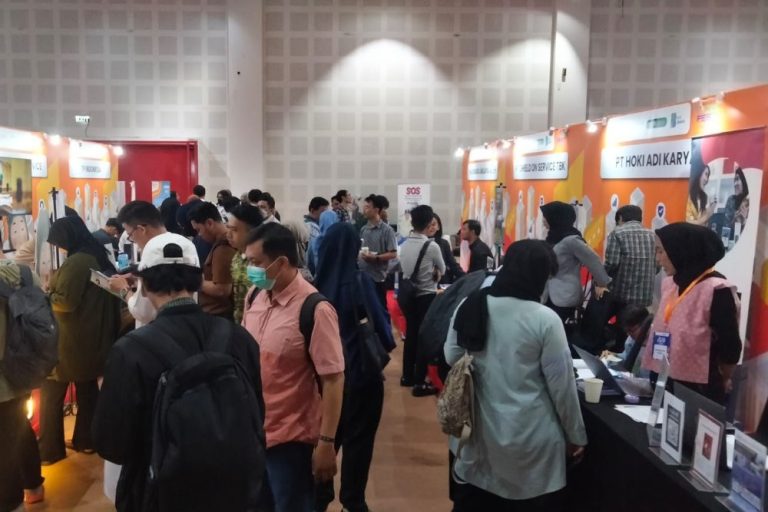 Milenial dan Gen Z Bersaing di Job Fair