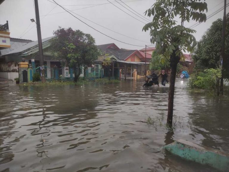 Banjir Parah Puluhan Rumah Terendam di Medan Labuhan