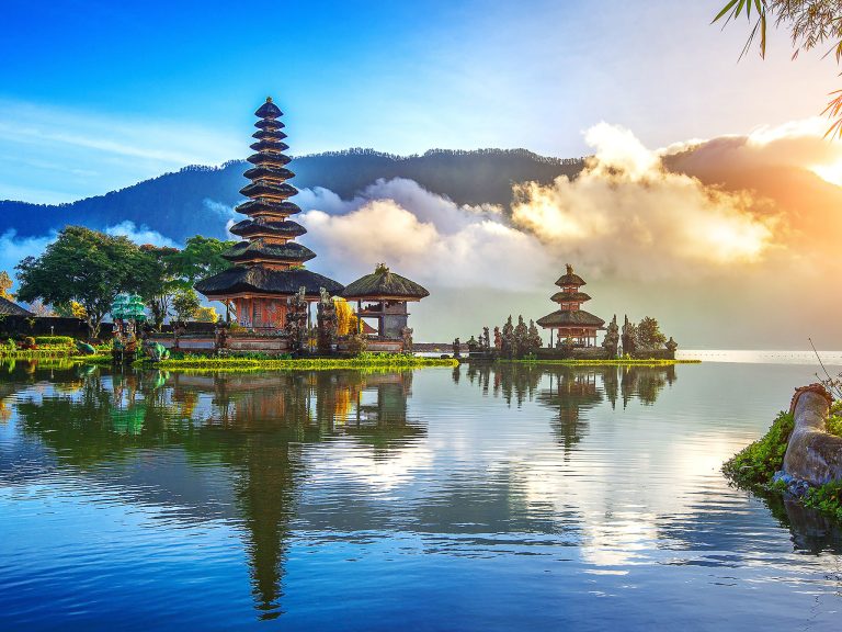 Bali, Kunci Gerbang Transportasi Wisata Online: Hanya Pemilik KTP Bali dan Pelat DK yang Boleh Angkut Turis!