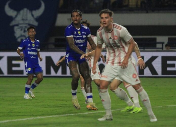 Attachment for Ramon Tanque Cetak Gol Keempat, Pemain Persib Bandung Jaga Jarak Puncak Klasemen