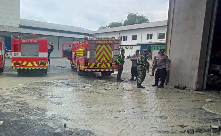 Gudang Bangunan di Pare Kediri Terbakar, Kerugian Capai Rp 2,5 Miliar