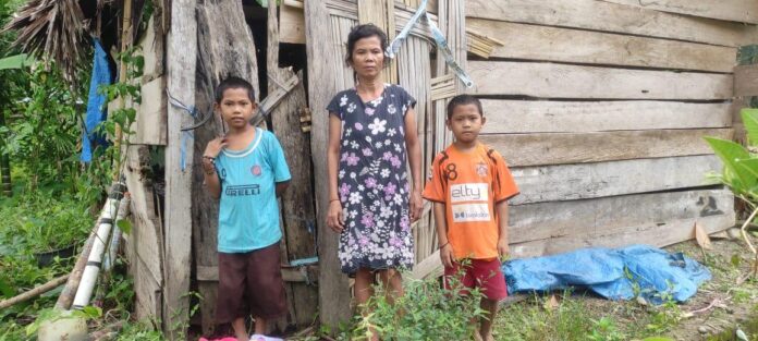 Attachment for Bertahun-tahun Tinggal di Gubuk Reyot, Asa Janda Empat Anak di Aceh Singkil Dibangunkan Rumah