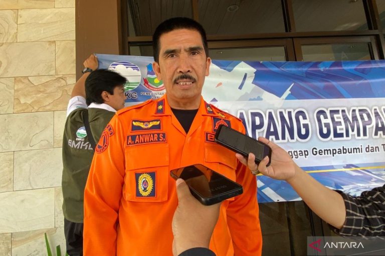 Pemkab Garut Beri Bantuan Rutilahu untuk Korban Bencana