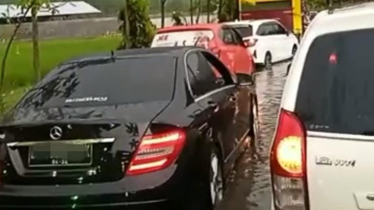 Bupati Garut Berharap Jalan Anwar Musaddad Tahan Lama