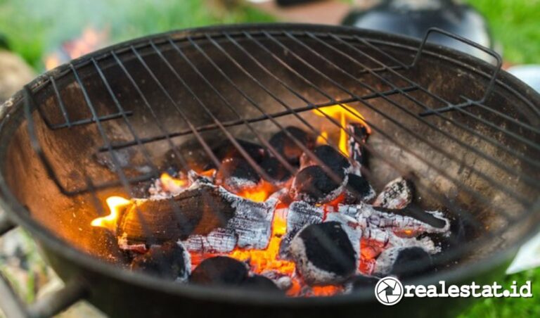 Cara cepat menyalakan arang BBQ tanpa bensin dan bebas bau kimia