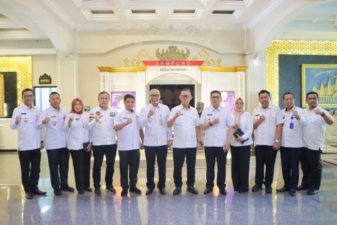Attachment for Pelaksana Tugas Kadisdik Tanggamus Diam Saat Konfirmasi Tender