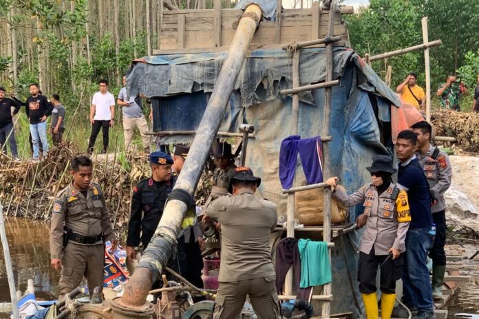 Attachment for Emas Ilegal Merajalela di Tebo, Warga Akan Laporkan ke Polda Jambi